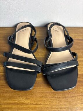 Addition Elle Black Strappy Elastic Back Flat Sandals Size 7W